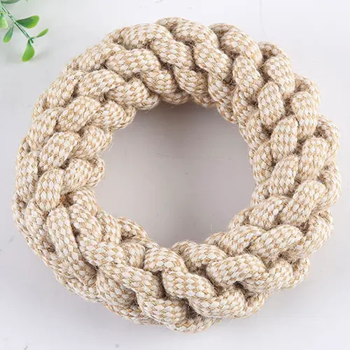 სქელი თეთრი დაწნული თოკის რგოლი